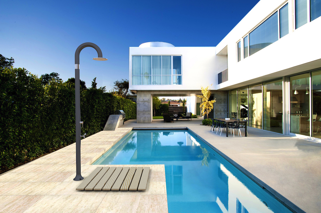 Traditional Free Standing Outdoor Shower